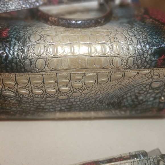 Brahmin komodo small finley and matching wallet . - Picture 8 of 10